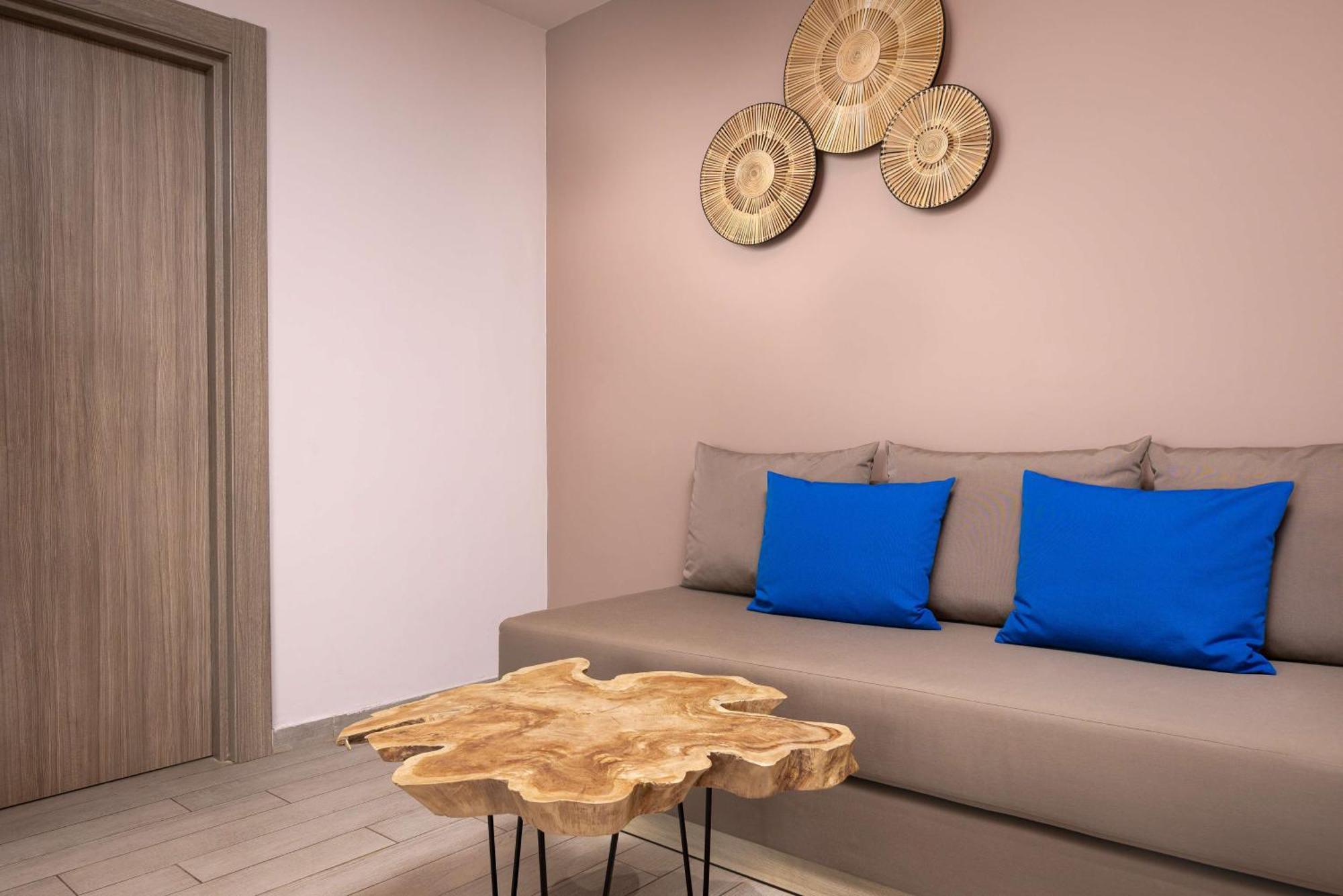 Radisson Blu Resort Эль-Хосейма Экстерьер фото A teak root table